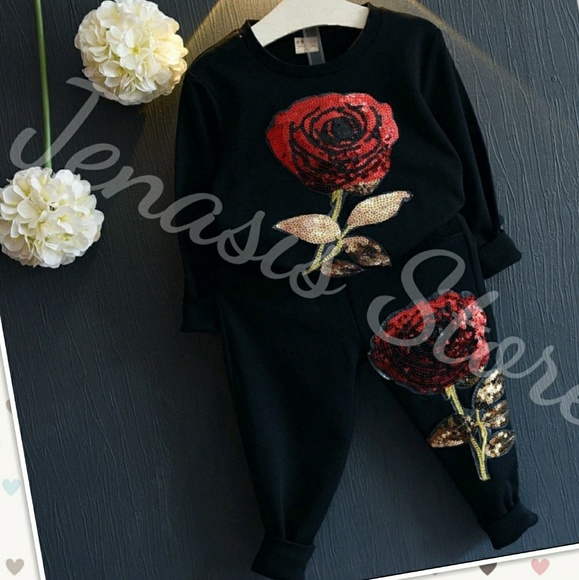 Warm Jogger set with Rose Design - Picture 1 of 1