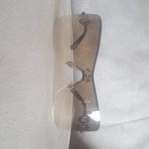 Gucci wrap sunglasses with Chain