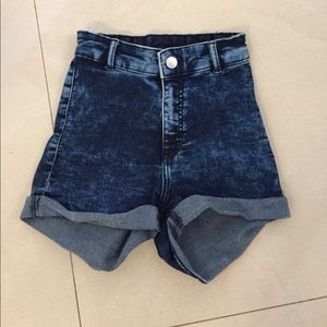 Short blue jean shorts
