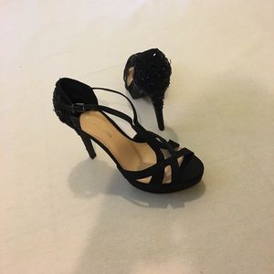 Size 9, 4 inch, beaded Gianni Bini heels
