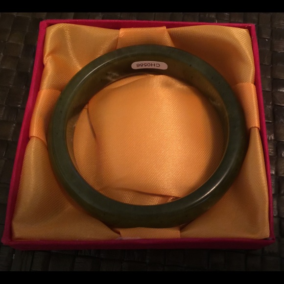 Authentic Jade "jadeite" Bangle Bracelet 59.4MM - Picture 6 of 6