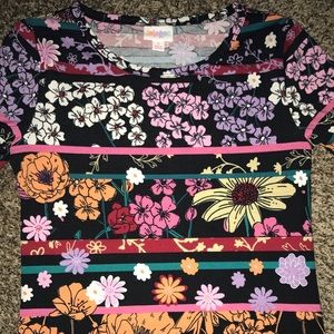 LuLaRoe Small Gigi T