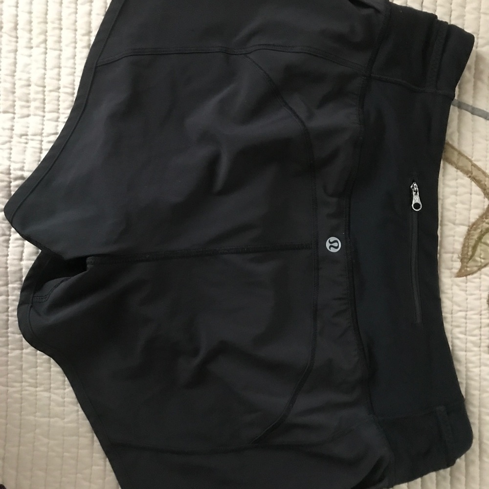 Lululemon size 8 run time shorts