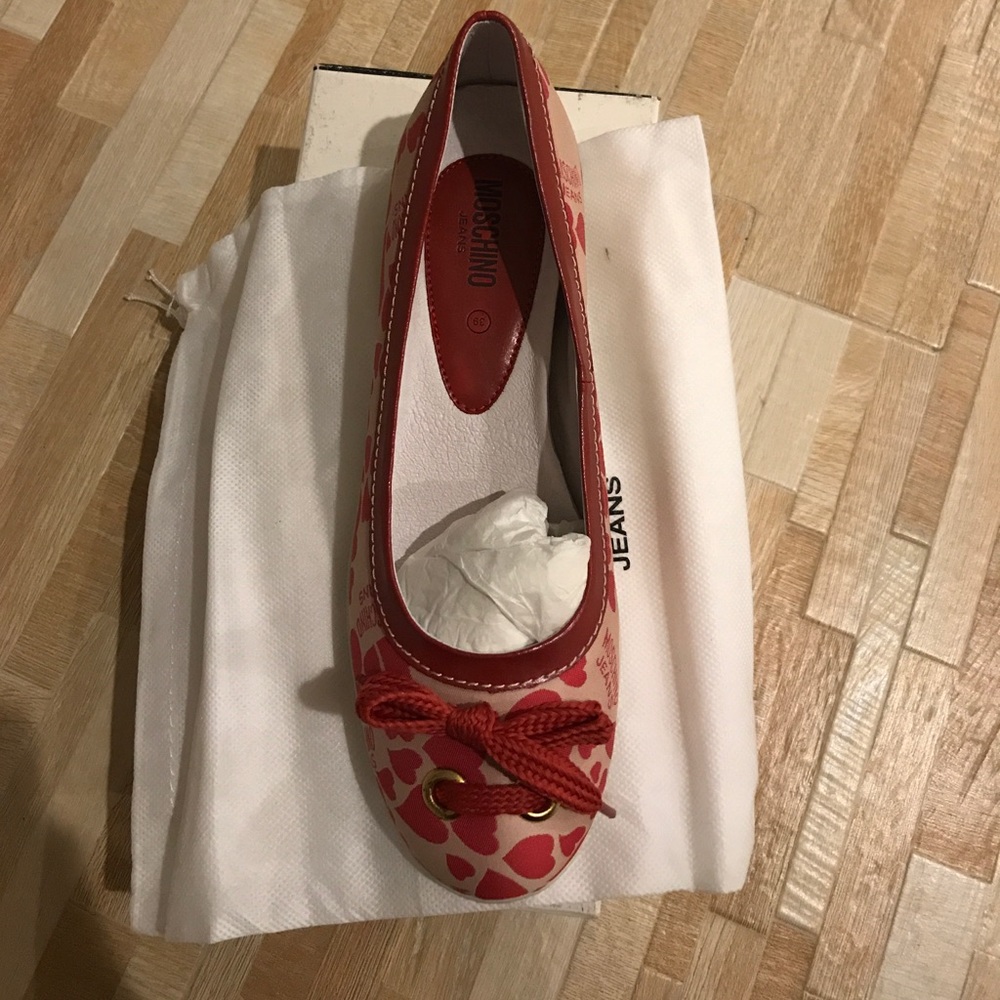 New Moschino Tan with Red Hearts size 39/9