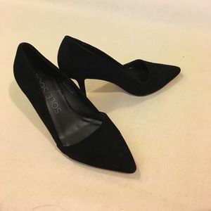 Black 8.5 pointed  Sole Society kitten heel