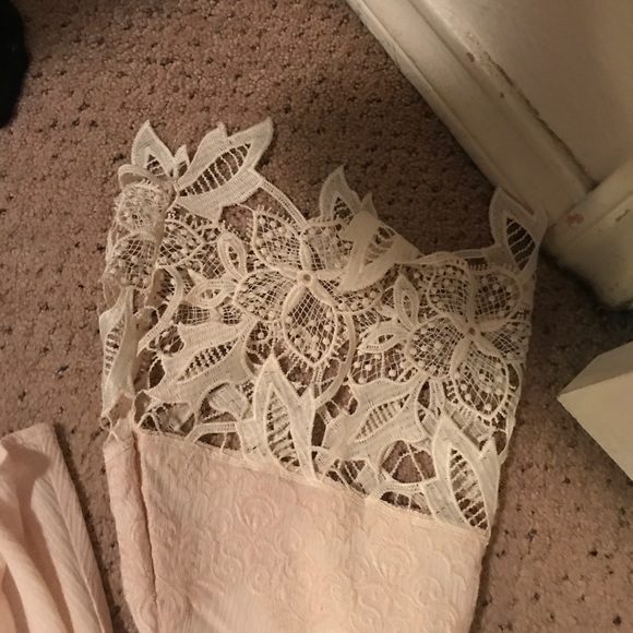 Cream cropped blouse - Picture 2 of 3