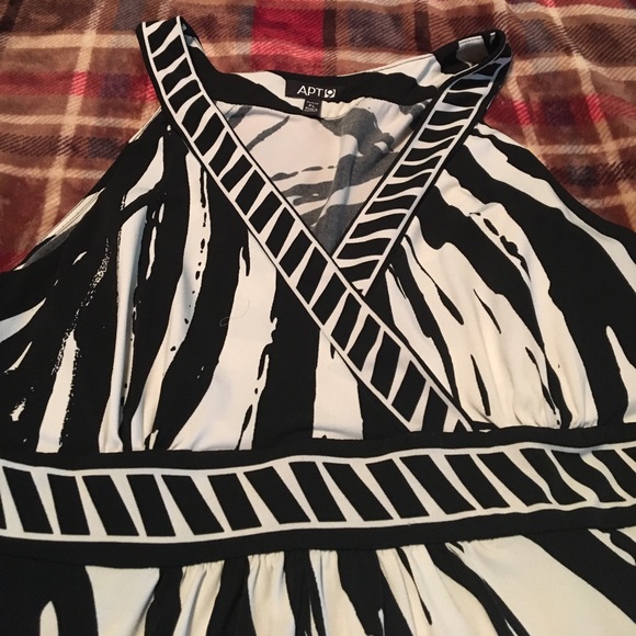 Dress - Picture 3 of 3