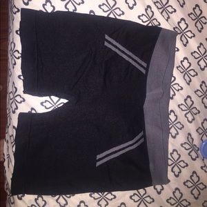 Elastic work out shorts