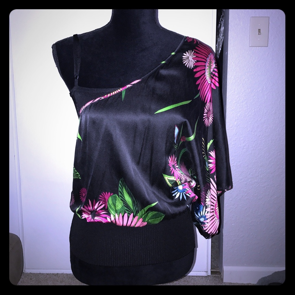 BEBE left shoulder top