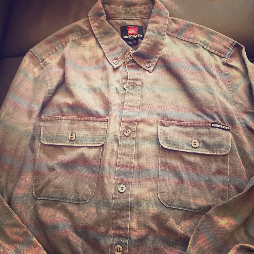 Quiksilver Men's distressed flannel size small