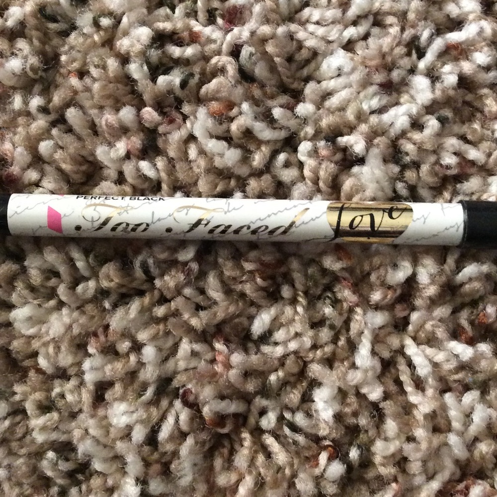 Too faced eyeliner