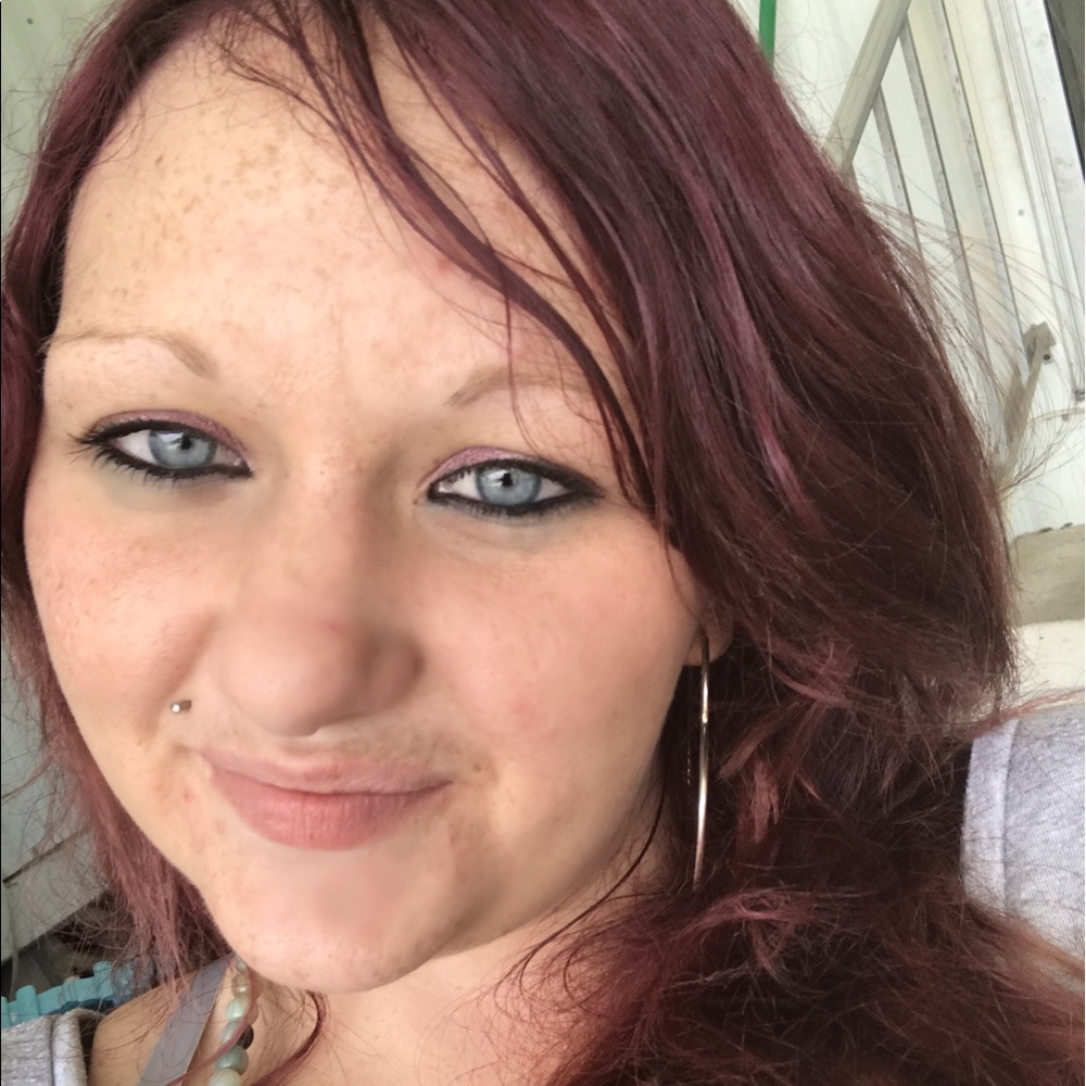Meet your Posher, Caitlyn