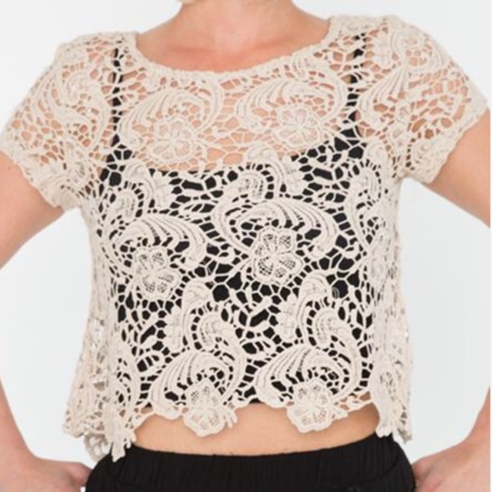 Lace cream nude crop top 🥂