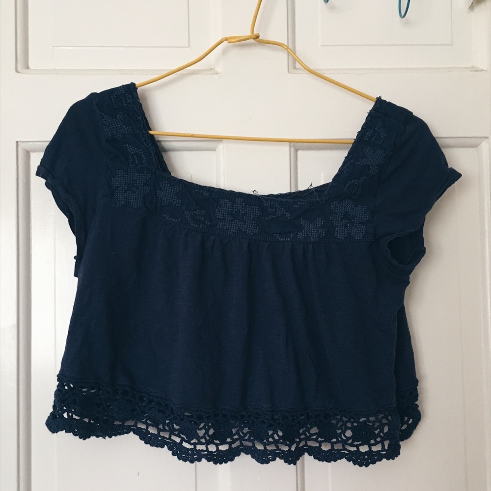 medium aeropostale crop top