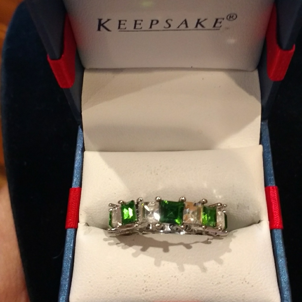 4.25 kwt fine Paradot white Sapphire Ring