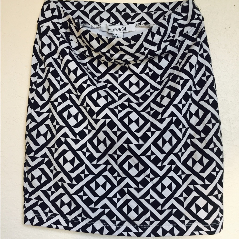 Short zebra pattern pencil skirt