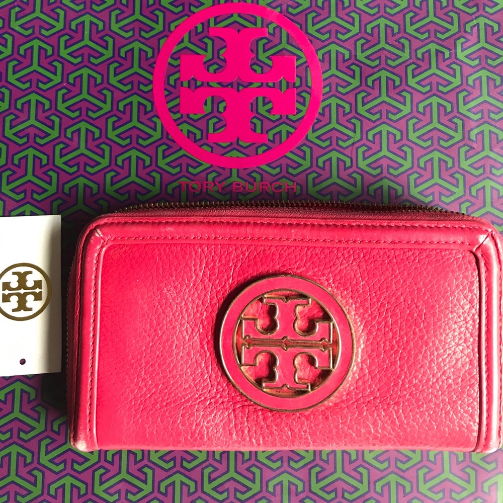 Tory Burch Amanda Continental Wallet in Coral