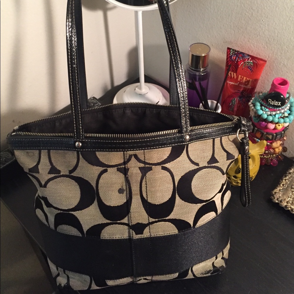 Medium Coach tote - Picture 3 of 9