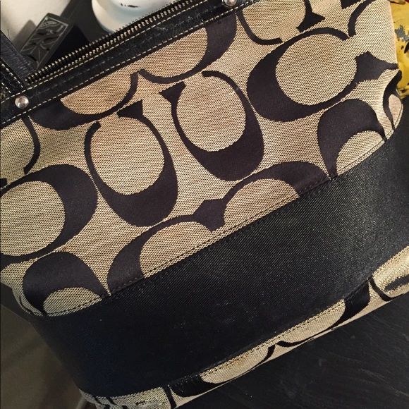 Medium Coach tote - Picture 4 of 9
