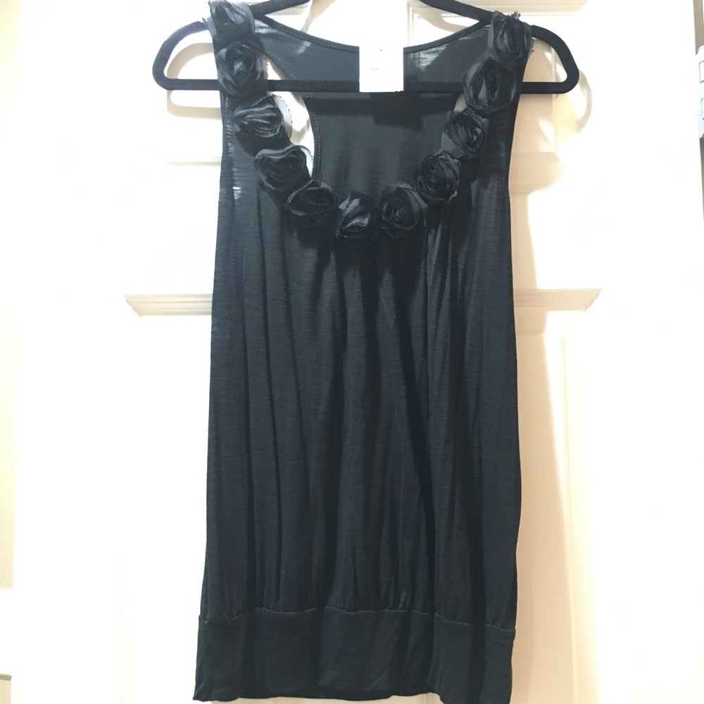 Rosette racerback tank NWT L