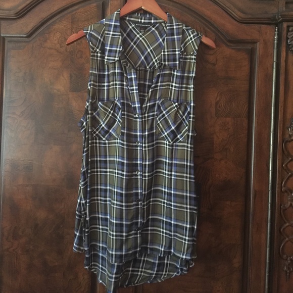 Hi-Lo Button Down Sleeveless Top - Picture 1 of 3