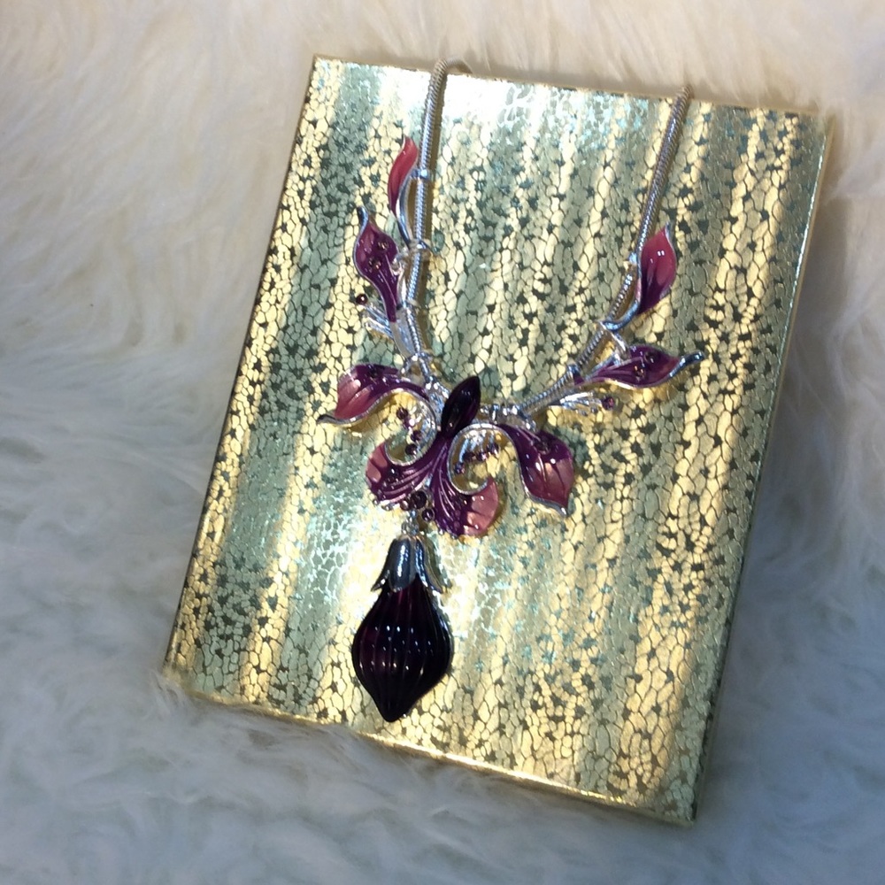 Purple necklace & earrings w silver mountings