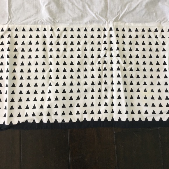 Land of Nod Crib skirt - Picture 2 of 4