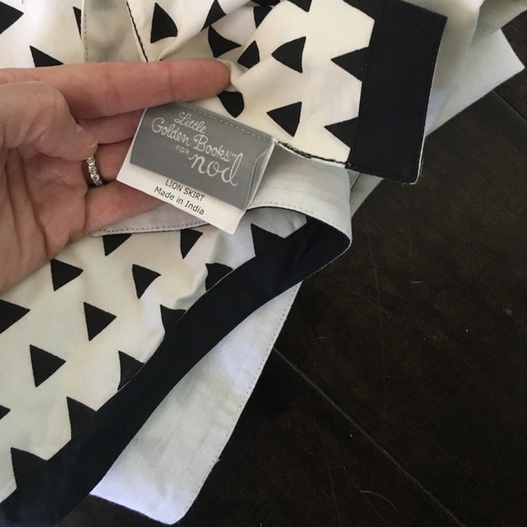 Land of Nod Crib skirt - Picture 4 of 4