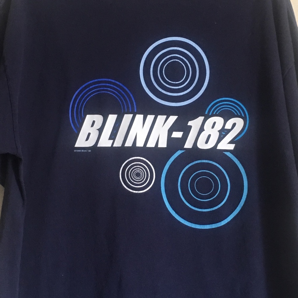 BLINK 182 tee shirt