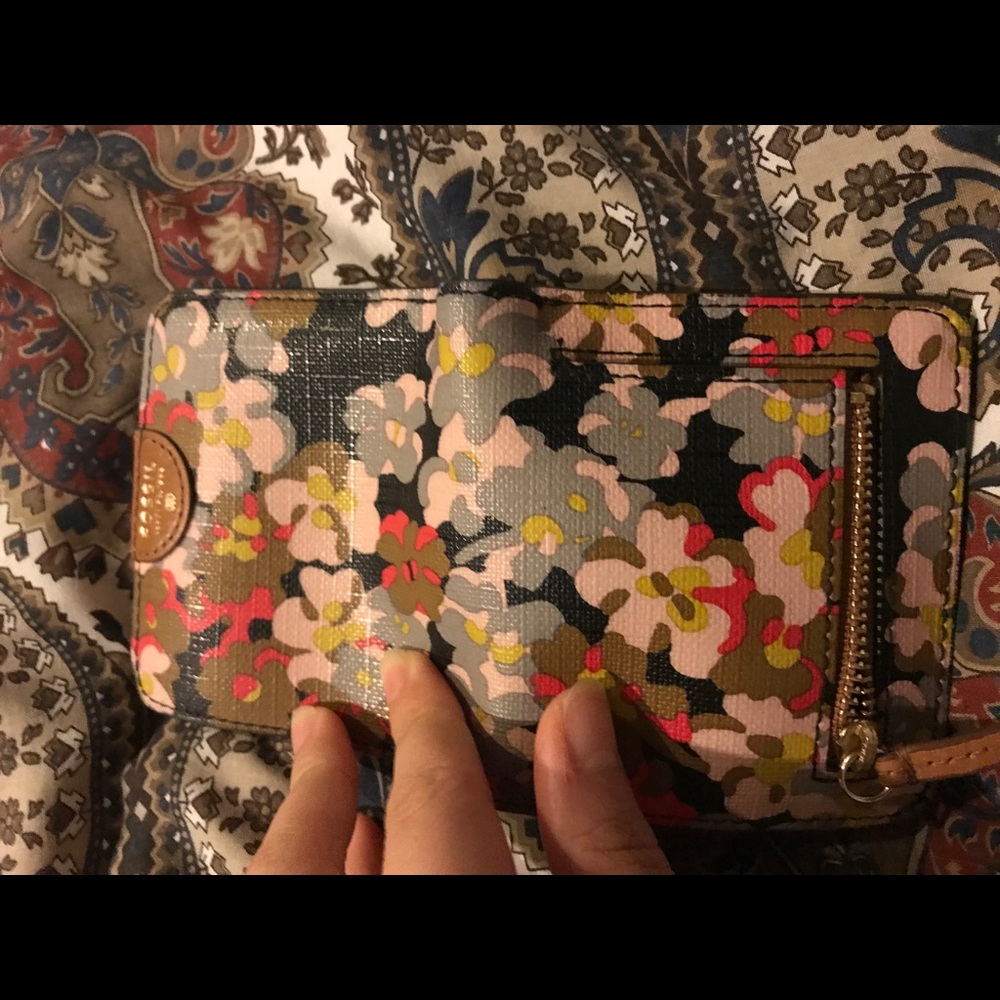 FOSSIL WATCH GENUINE LEATHER WALLET