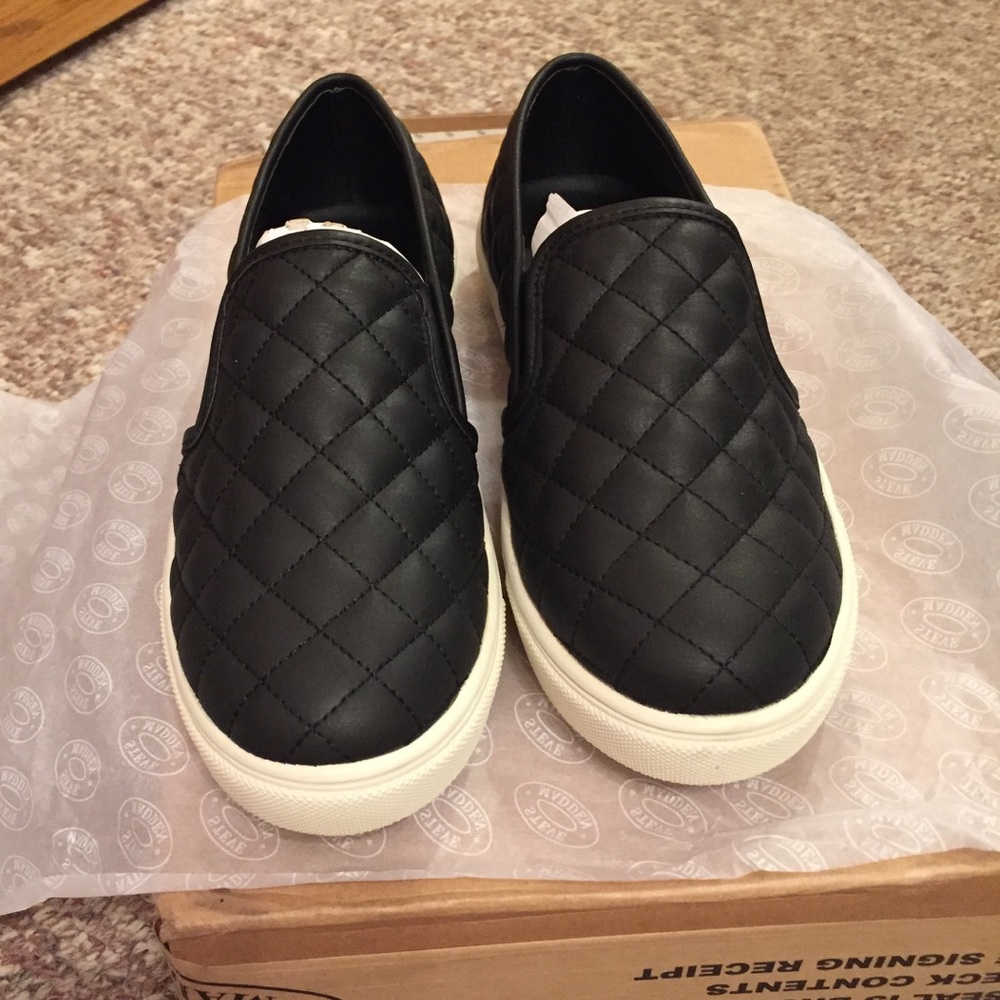 NEW Steve Madden Ecentrcq slip on black sneakers 6