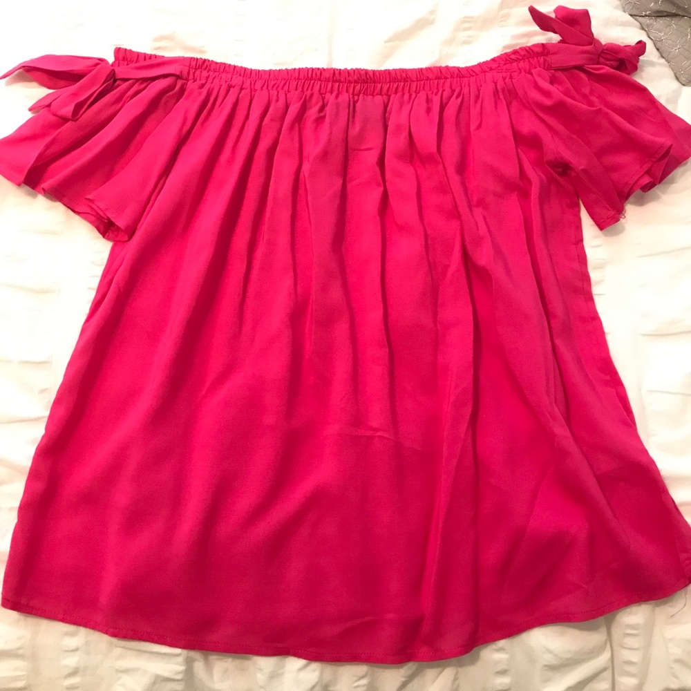 Off-the-shoulder top