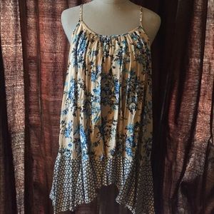 🌸Dainty, flowery tank. Lightweight