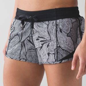 EUC RARE lululemon hotty hot short dottie tribe