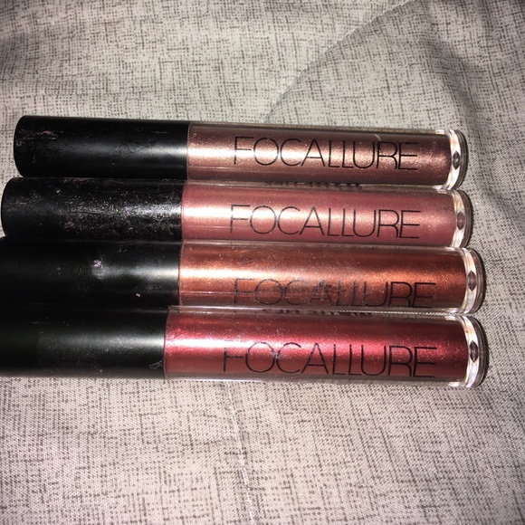 4 different matte color lip sticks - Picture 1 of 7