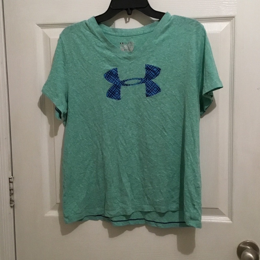 XL semi-fitted Under Armour shirt!