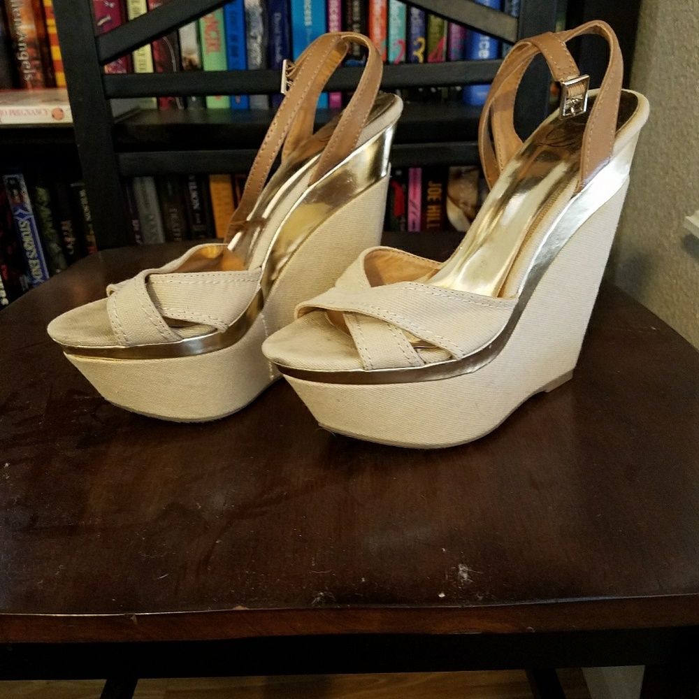 💓💓Cream and gold wedges 💓💓