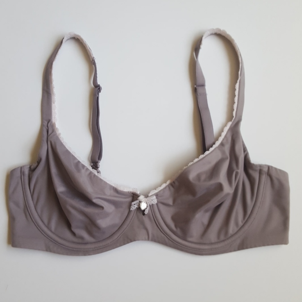 VS body unline demi light grey with off white lace