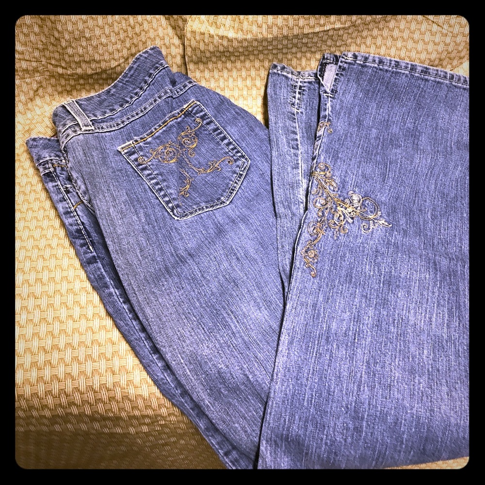 EUC Wrangler jeans with embroidery 13/14x33