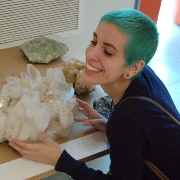 Meet your Posher, Amanda - Picture 4 of 5