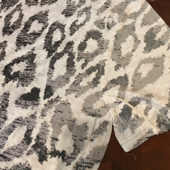 💙 Host Pic Leopard Print Short Sleeve Top - Picture 6 of 6