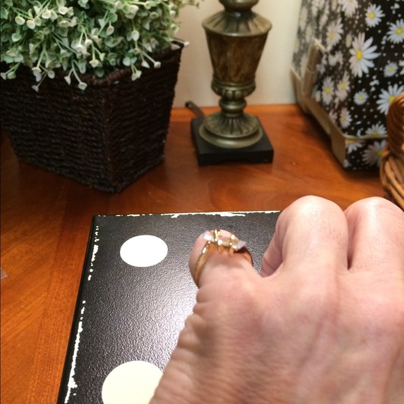 ⭐️⭐️SALE⭐️⭐️  Yellow Gold Crystal Ring - Picture 4 of 8