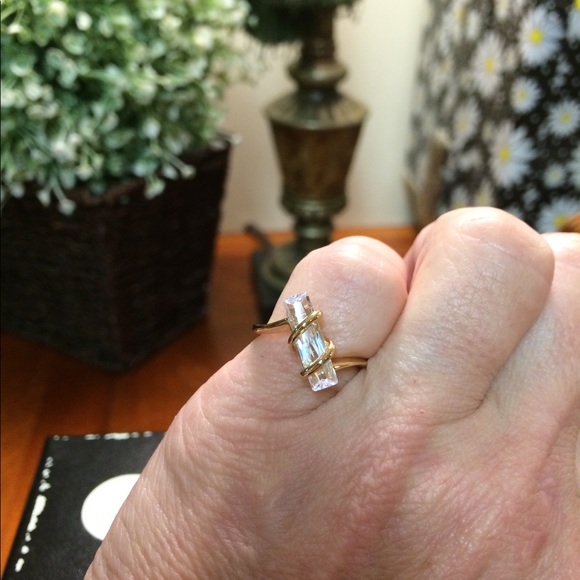 ⭐️⭐️SALE⭐️⭐️  Yellow Gold Crystal Ring - Picture 6 of 8