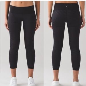 EUC lululemon hot like agni crop. Black. 4.