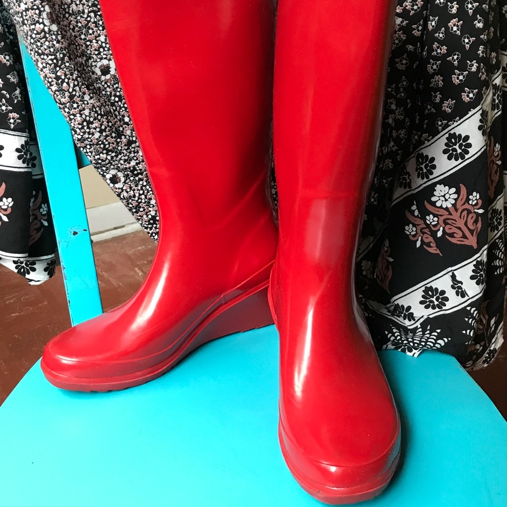 Forever Young red wedge boots
