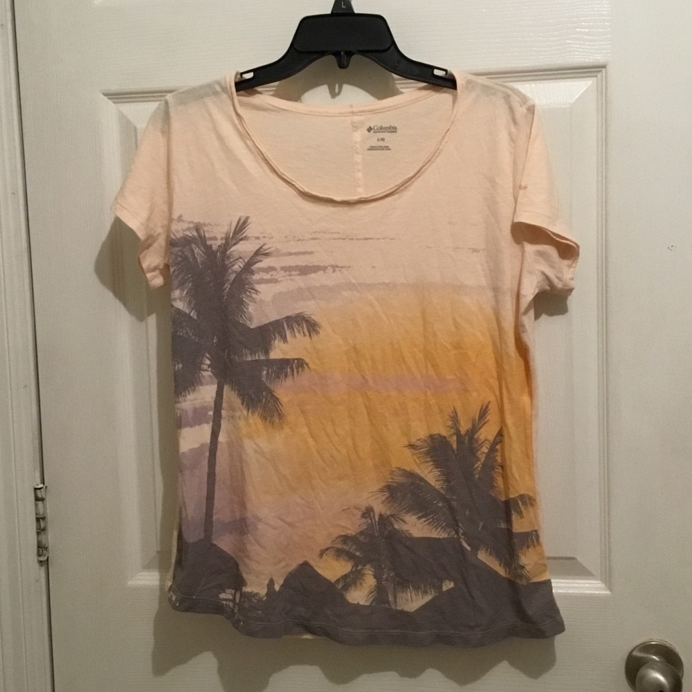 Columbia size large tee! Like new! No flaws!
