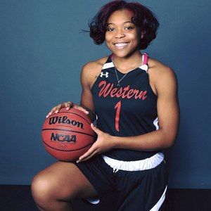 Meet your Posher, Mia