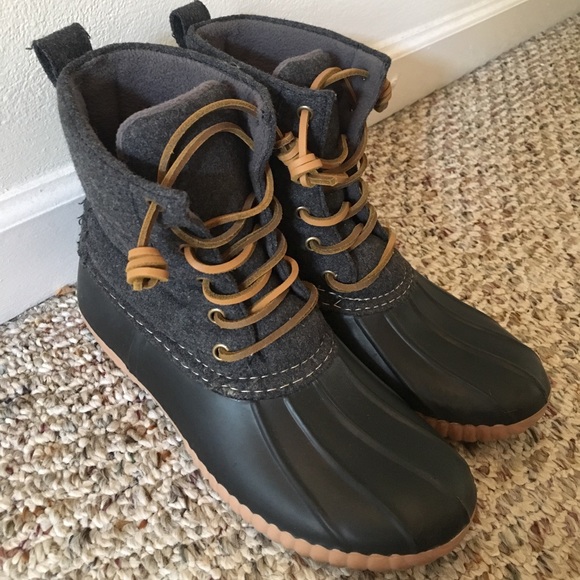 steve madden black duck boots