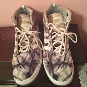 Adidas mid top shoes size 9.5