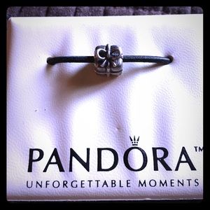 Gift box Pandora charm
